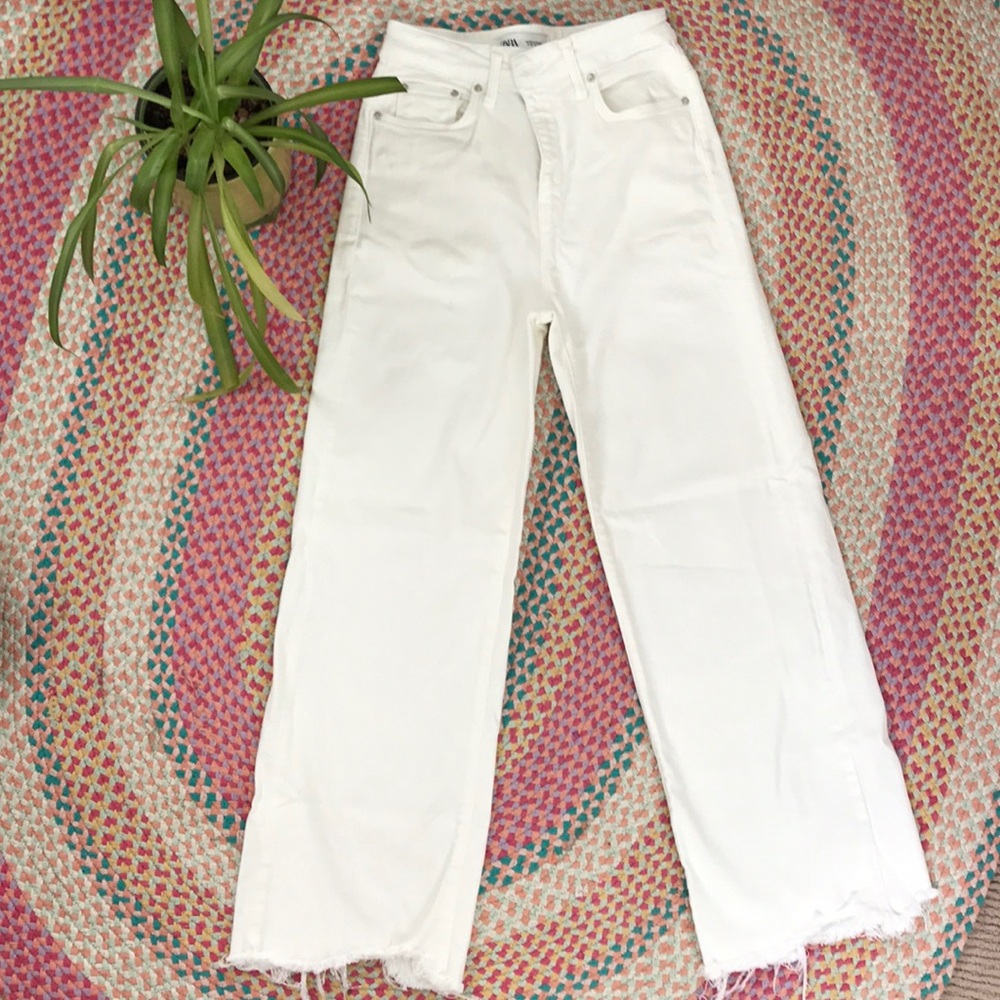 Zara Women’s high rise wide leg crop white jeans.